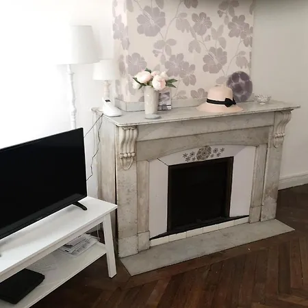 2 Bedroom Center Ville 1st Floor Wifi * Carcassonne