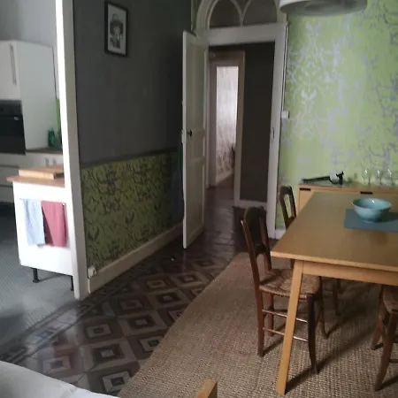 2 Bedroom Center Ville 1st Floor Wifi