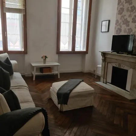 2 Bedroom Center Ville 1st Floor Wifi * Carcassonne