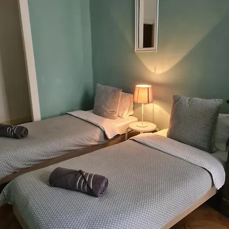 2 Bedroom Center Ville 1st Floor Wifi Apartment